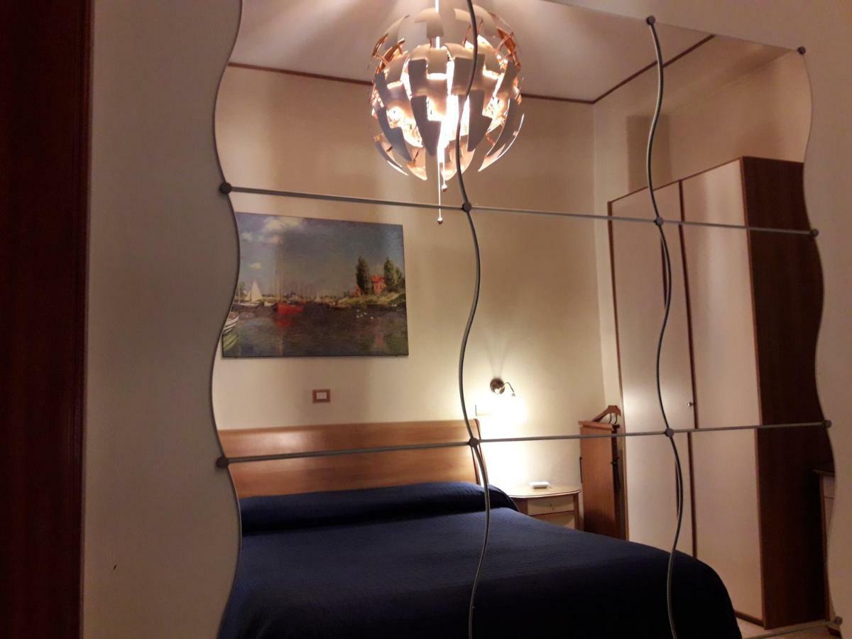 Hotel Nuovo Diana เนเปิลส์ ภายนอก รูปภาพ