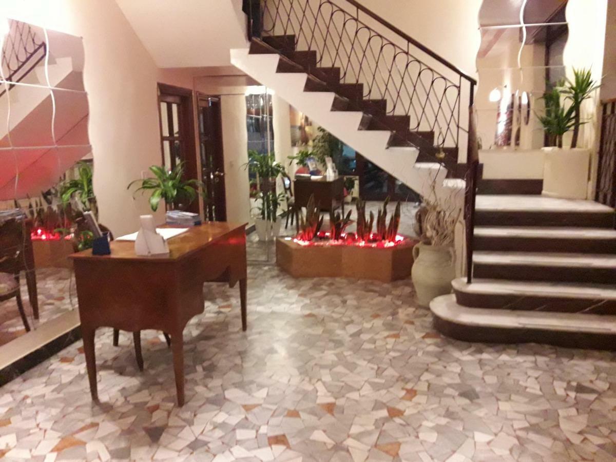 Hotel Nuovo Diana เนเปิลส์ ภายนอก รูปภาพ