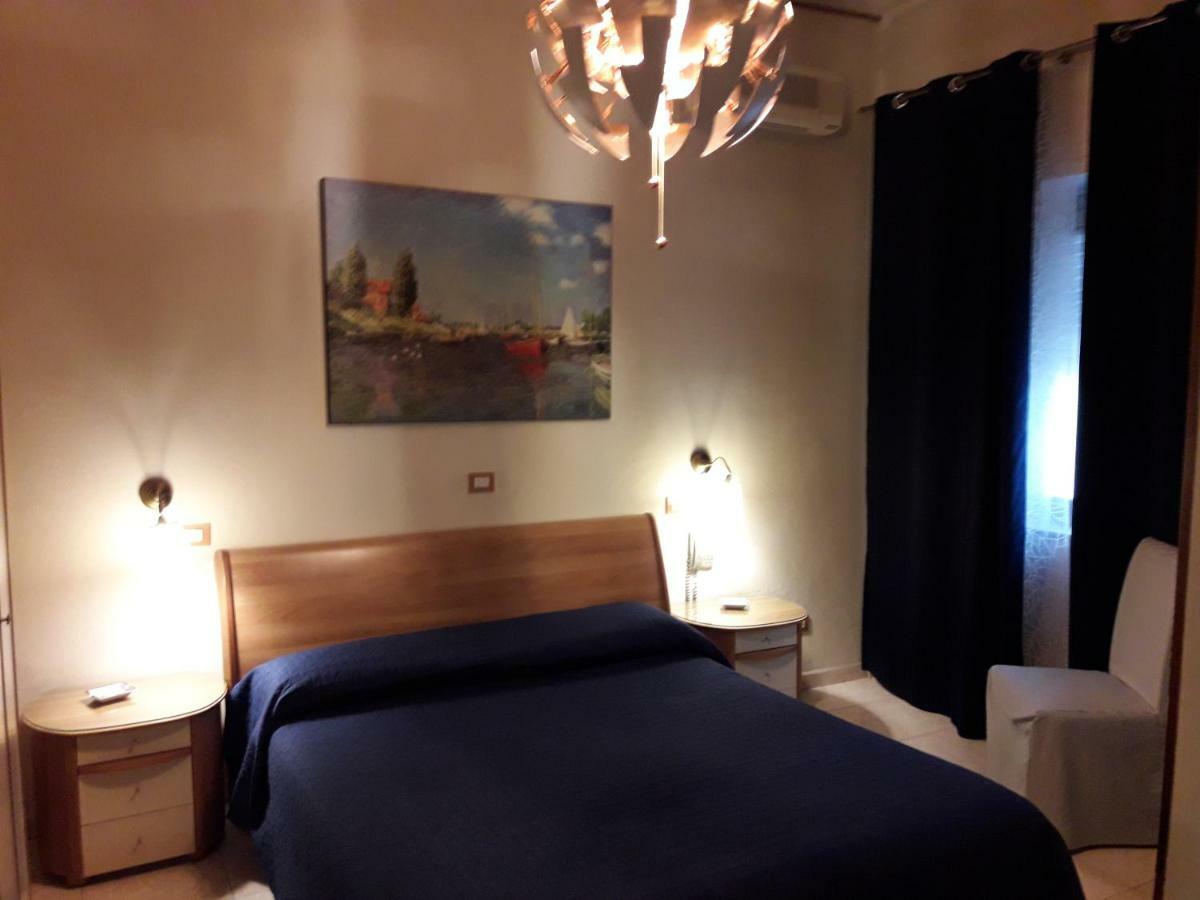 Hotel Nuovo Diana เนเปิลส์ ภายนอก รูปภาพ