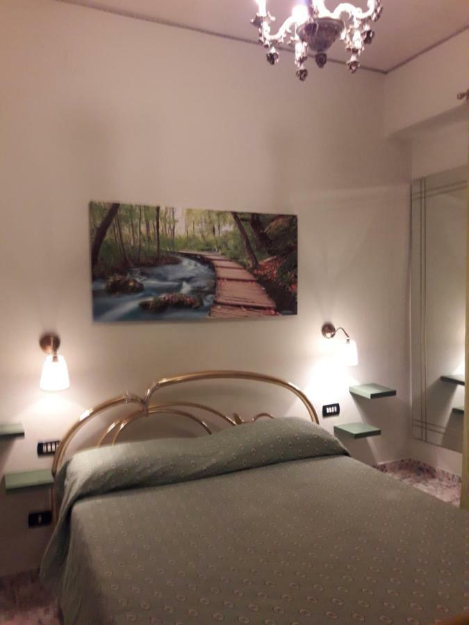 Hotel Nuovo Diana เนเปิลส์ ภายนอก รูปภาพ